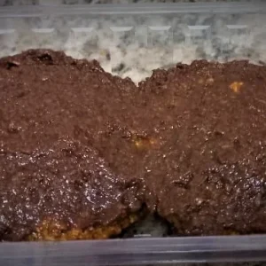 Bolinho de cenoura com calda de cacau