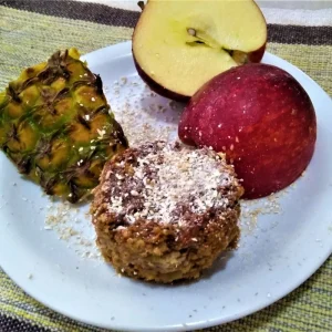 Bolinho de maçã com abacaxi