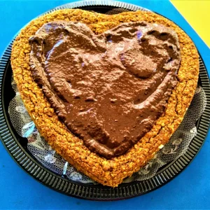 Bolo de cenoura com calda de cacau