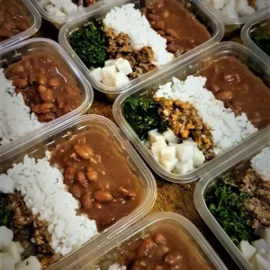 BOV - Carne moída ao molho pomodoro com creme de espinafre