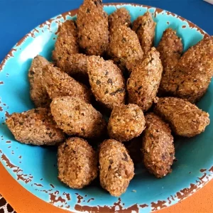 Kibinho de carne com manjericão