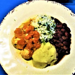 ZS - Mini almondegas de frango ao molho pomodoro