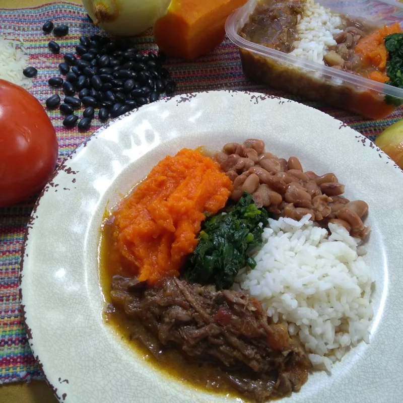 BOV - Ragu de carne assada com purê de abóbora