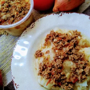 Potinho Picotico de aipim com carne moída ao sugo