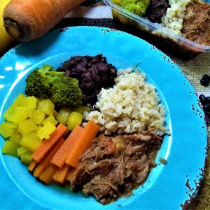 BOV - Ragu de carne assada desfiada com legumes