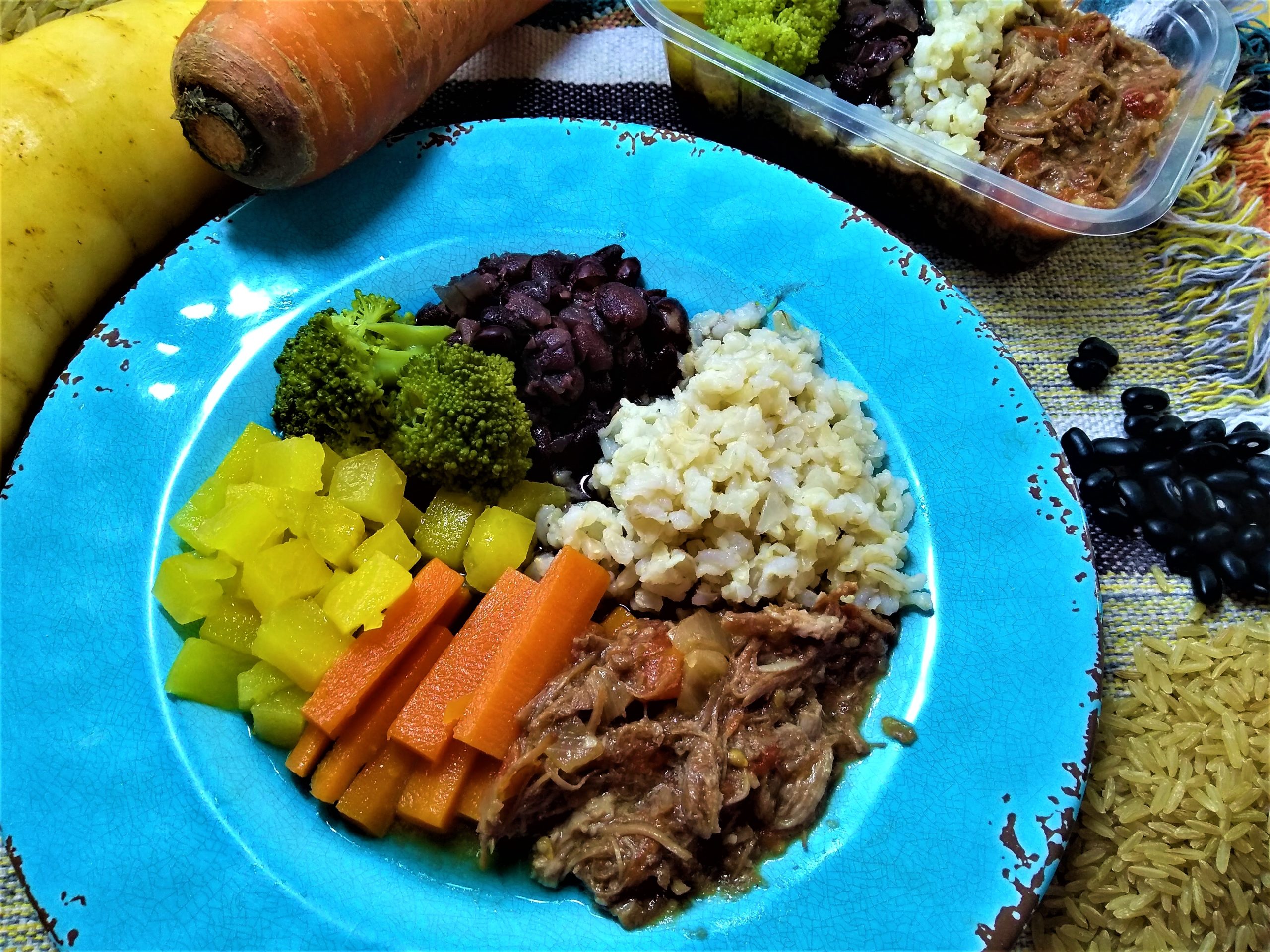 BOV - Ragu de carne assada desfiada com legumes