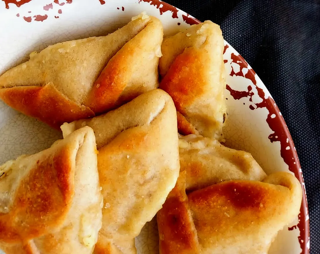 MP - Esfiha integral de queijo fechada