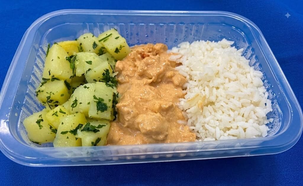 Estrogonofe de frango cremoso com batata sauté - Imagem 2
