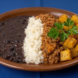 Carne moída com abobora japonesa, arroz branco e feijão preto